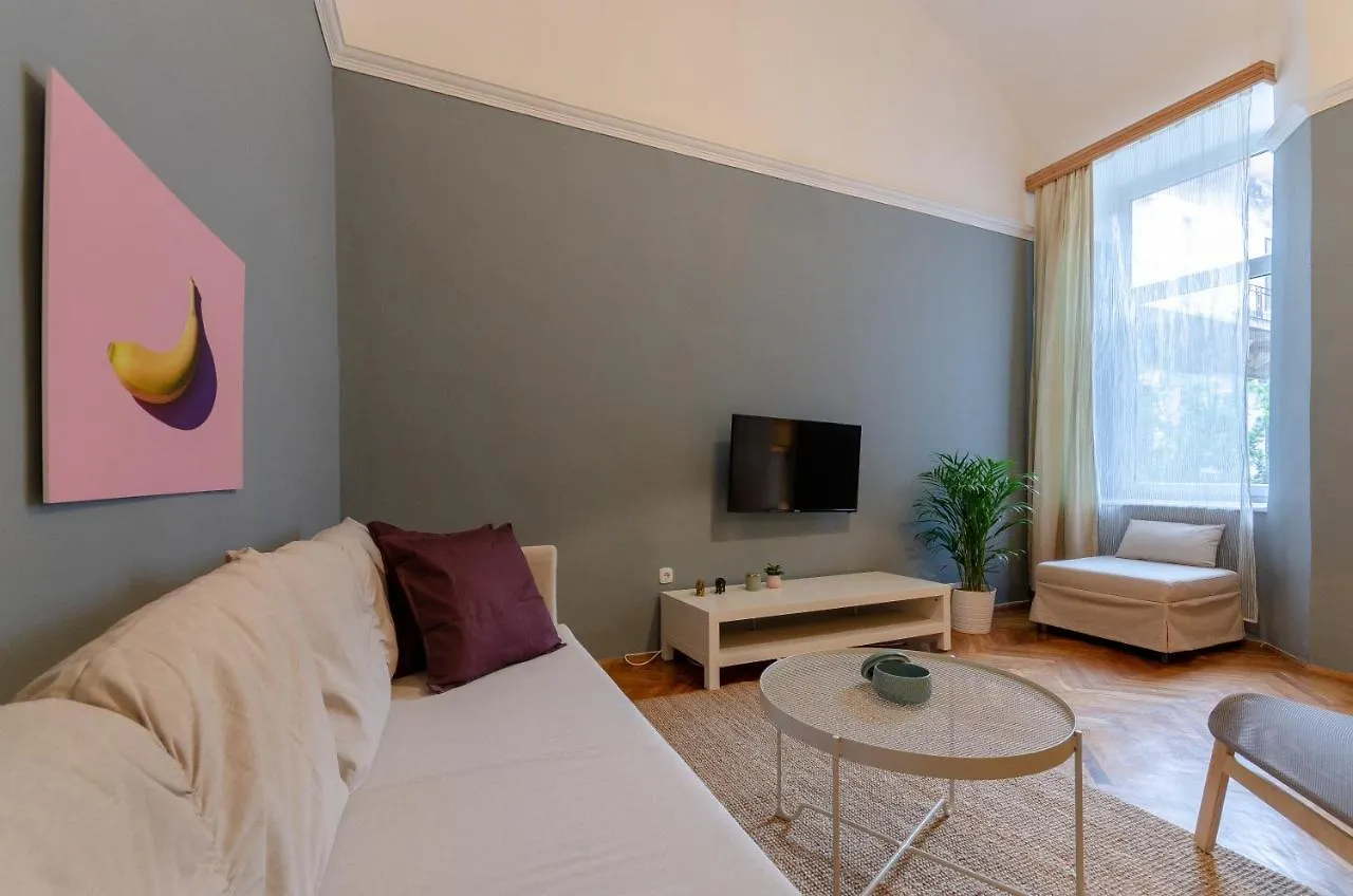 Lovely Apartment Next To Synagogue. Budapest