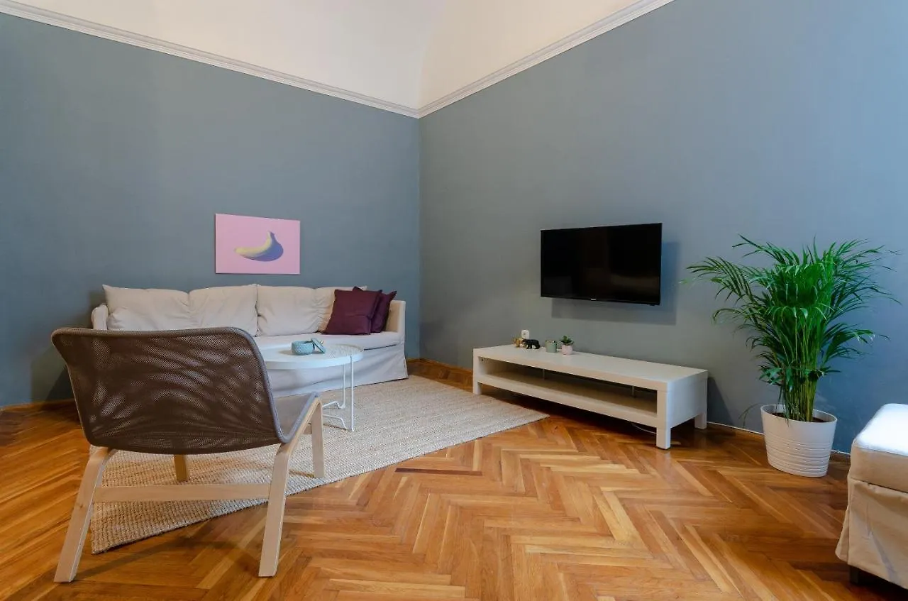 Lovely Apartment Next To Synagogue. Budapest