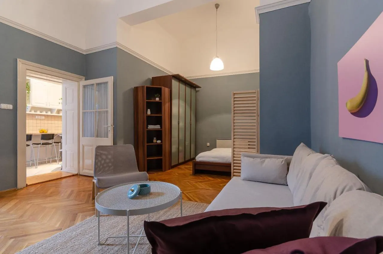 Lovely Apartment Next To Synagogue. Budapest
