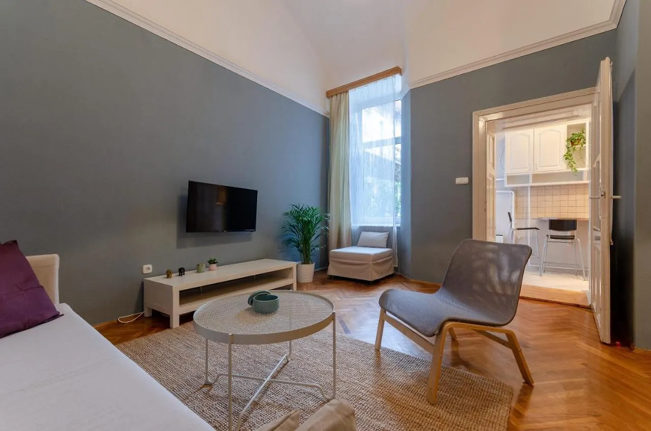 Lovely Apartment Next To Synagogue. Budapest
