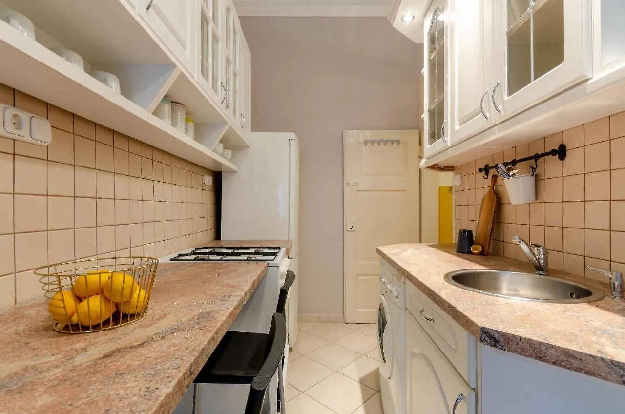 Lovely Apartment Next To Synagogue. Budapest Hungary